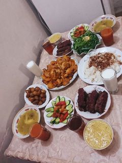 صورة لوصفة افخاذ دجاج مع البطاطس والبصل