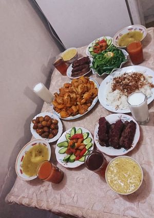 صورة لوصفة افخاذ دجاج مع البطاطس والبصل