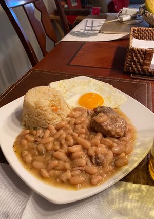 Una foto de Porotos en Olla a Presión