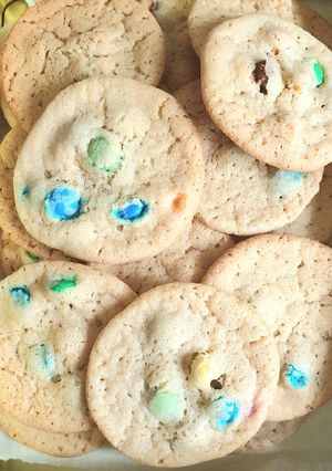 A picture of M&M Cookies.