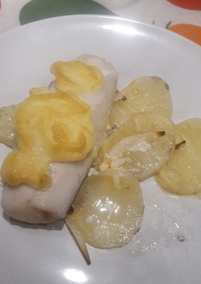 Una foto de Filetes de merluza al horno con gratinado de allioli