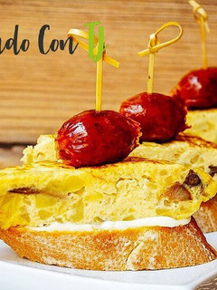 Una foto de Pintxo de tortilla de patata con níscalos