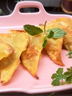 Hình của món Hoành thánh chiên.