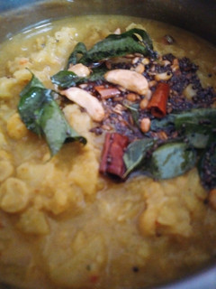 முட்டைகோஸ் கடலைப்பருப்பு கூட்டு (Muttaikosh kadalaiparuppu kootu recipe in tamil) செய்முறை முக்கிய புகைப்படம்