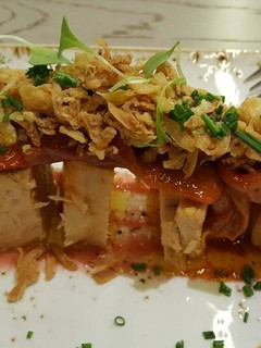 Una foto de Tacos de atún con pimientos