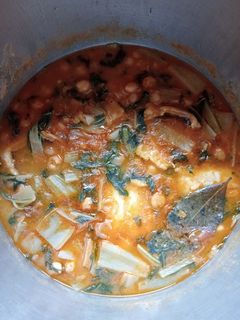 Una foto de Garbanzos con bacalao y acelgas