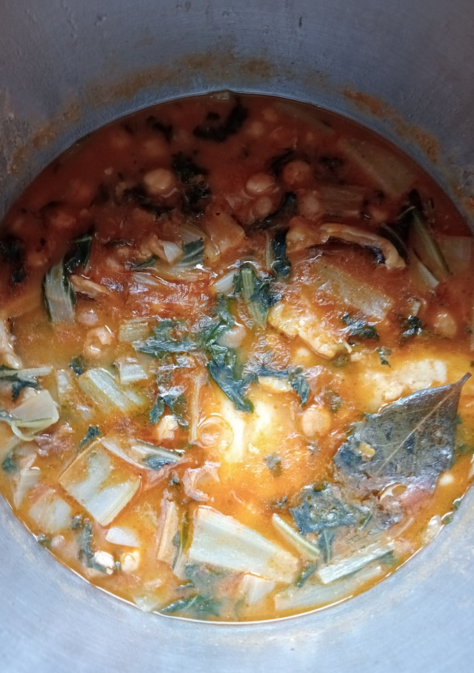 Una foto de Garbanzos con bacalao y acelgas