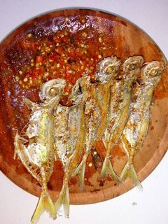 Foto resep Ikan selar goreng kering sambal terasi ala mirza