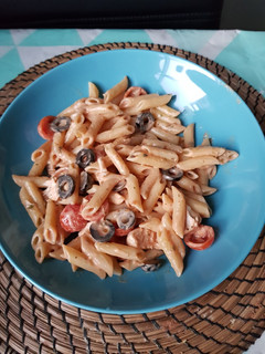 Una foto de Ensalada de pasta a la toscana