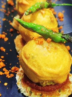 मिनी वडापाव बाईट्स (mini vadapav bites recipe in marathi) रेसिपी चे मुख्य फोटो