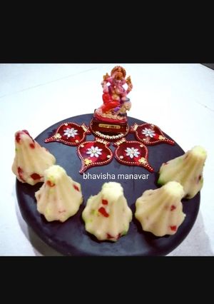રવા ટુટી ફ્રુટી મોદક (Rava Tutti Frutti Modak Recipe In Gujarati) રેસીપી મુખ્ય ફોટો