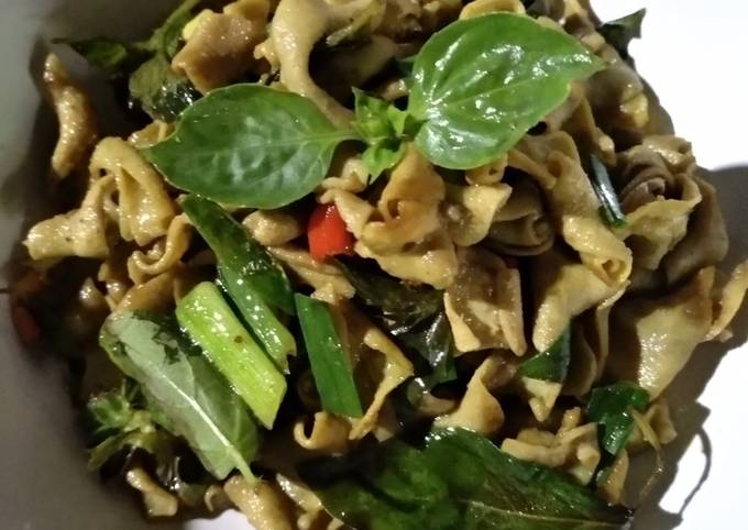 Bagaimana Menyiapkan Tumis usus ayam yang Menggugah Selera