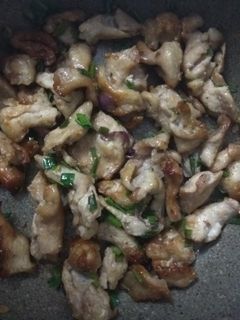 Hình của món Thịt rang cháy cạnh.