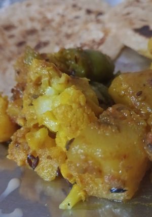 A picture of Aloo shimla mirch.