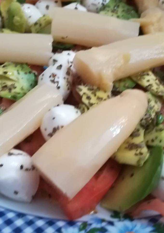 Una foto de Ensalada navideña