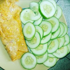 A picture of Fried egg with cucumber.