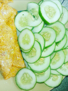 A picture of Fried egg with cucumber.