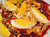 Salad trộn trứng + hạt điều