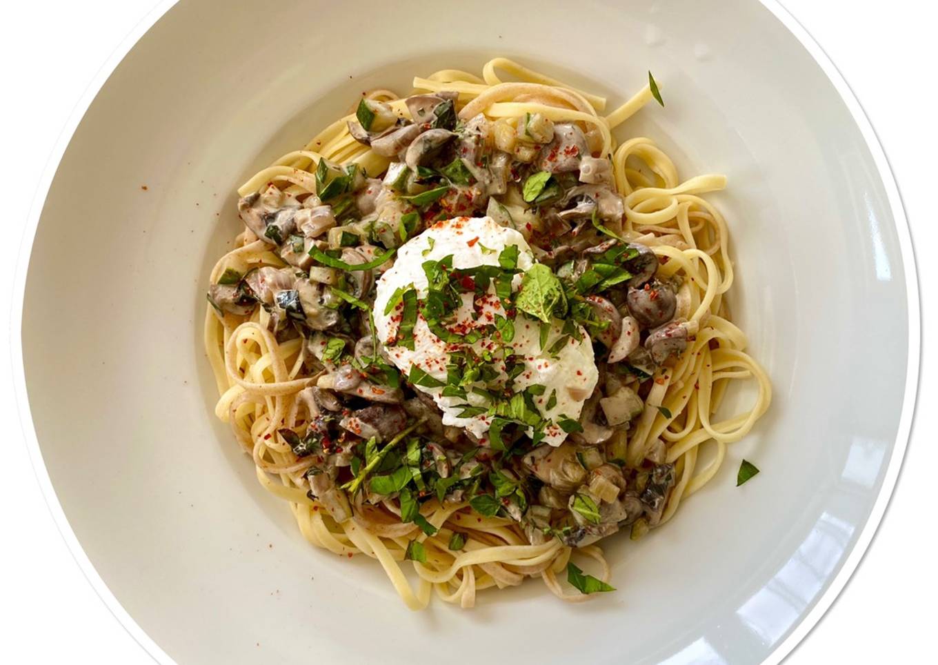 Pâtes aux champignons et courgettes, œuf poché
