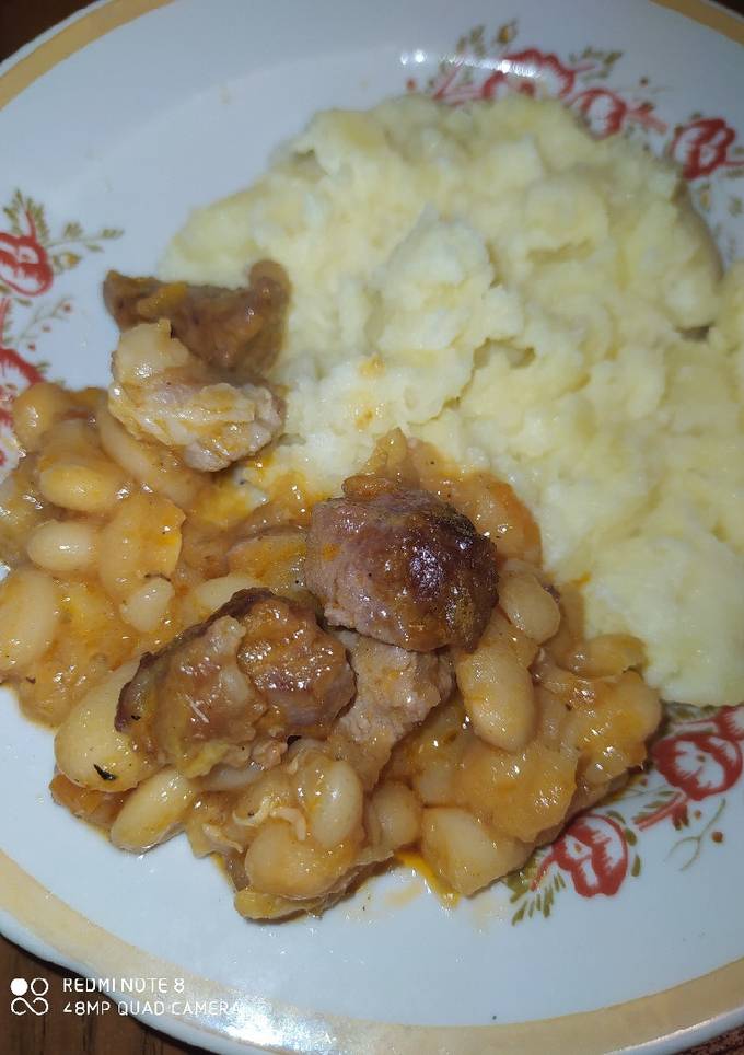 Тушёная фасоль с мясом и овощами