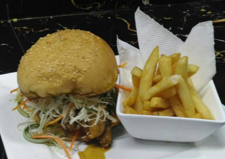 Langkah Mudah untuk Menyiapkan Beef burger and chips, Lezat