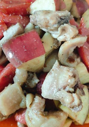 Hình của món Gà sốt táo đỏ.