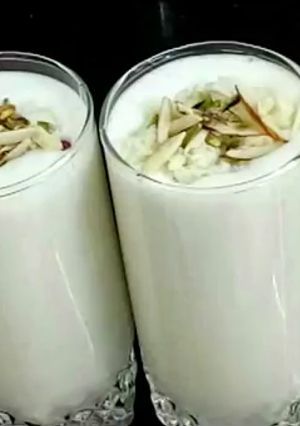 अमृतसर की खास पेड़े वाली लस्सी (Amritsar ki khas Pede wali Lassi recipe in Hindi) रेसिपी मुख्य फोटो