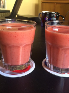Una foto de Smoothie fresa-plátano fresquito