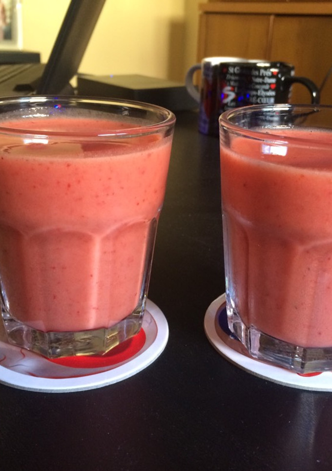 Una foto de Smoothie fresa-plátano fresquito