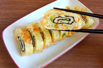 Bagaimana Menyiapkan Telur Dadar Gulung Praktis