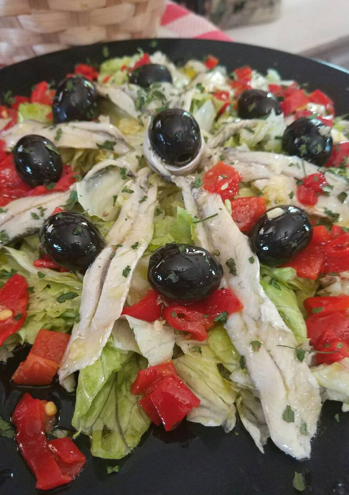 Una foto de Ensalada de boquerones en vinagre