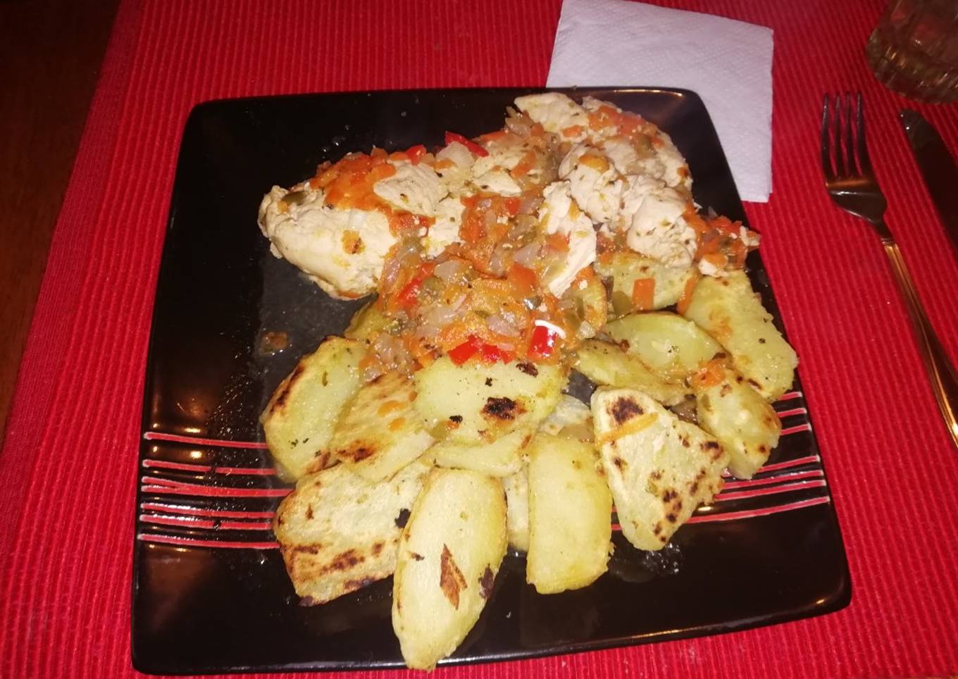 Pechuga de pollo with papas saltadas