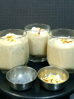 ખજૂર અંજીર એન્ડ ડ્રાયફ્રુટ થીક શેક (Khajoor Anjeer Dryfruit Thick Shake Recipe In Gujarati) રેસીપી મુખ્ય ફોટો
