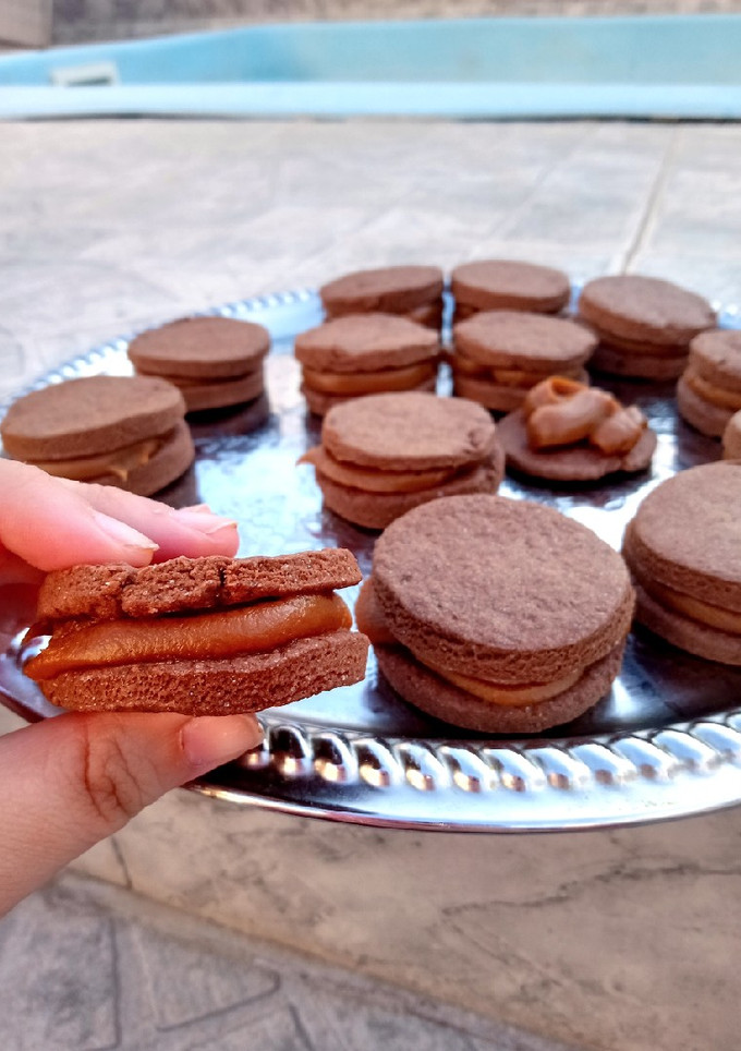 Una foto de Alfajores de chocolate con dulce de leche repostero🍫
