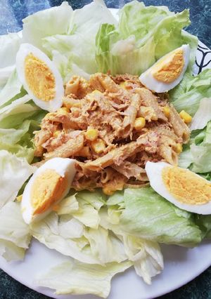 Una foto de Ensalada Balanceada de fideos con atún en conserva