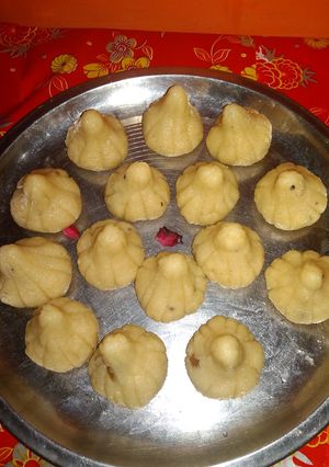 A picture of Nariyal modak.