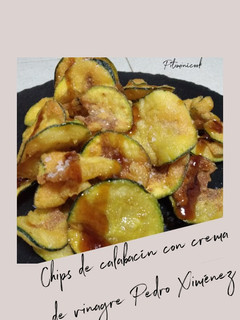 Una foto de Chips de calabacín con crema de vinagre Pedro Ximénez
