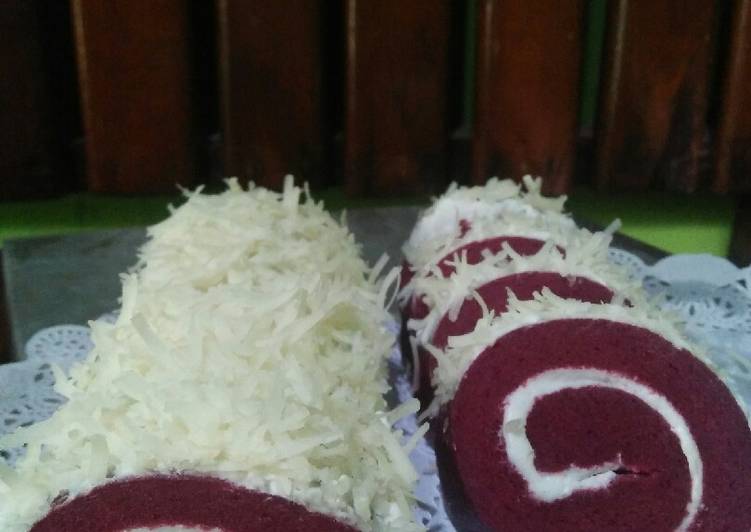 Red Velvet roll cake