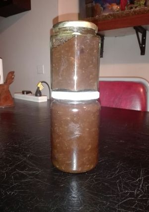 Una foto de Mermelada de manzana y uva en olla a presión
