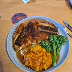 A picture of Air fryer toad in the hole.