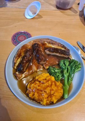A picture of Air fryer toad in the hole.