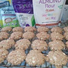 A picture of Sugar free Keto Almond Spice cookies.
