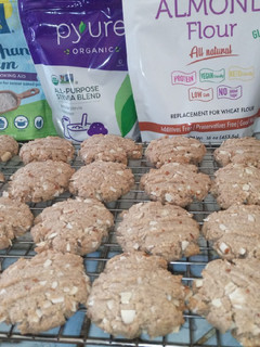 A picture of Sugar free Keto Almond Spice cookies.