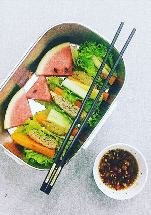 Hình của món Xà lách cuộn chả cá.