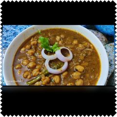 A picture of Chana Gravy.