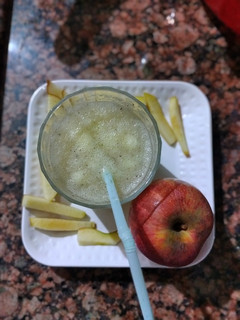 सेब जूस (seb juice recipe in hindi) रेसिपी मुख्य फोटो