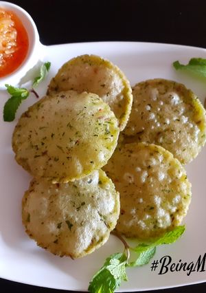 ફુદીના-ચોખા ની પૂરી(phudino chokha in Gujarati) રેસીપી મુખ્ય ફોટો