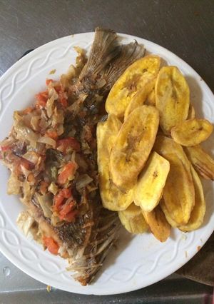 Una foto de Pescado con verduras al vapor