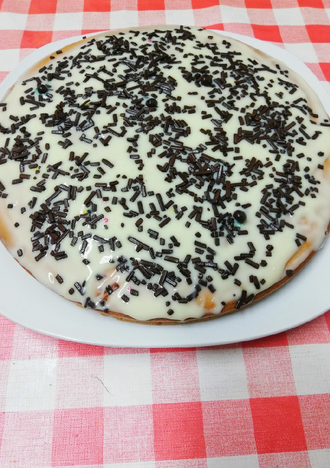 Una foto de Disco de bizcocho con natillas, virutas de chocolate y whisky