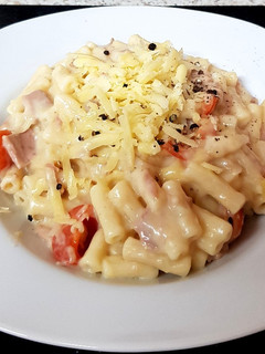 A picture of My Macaroni cheese with Tomatoes and Tuna. 😘.